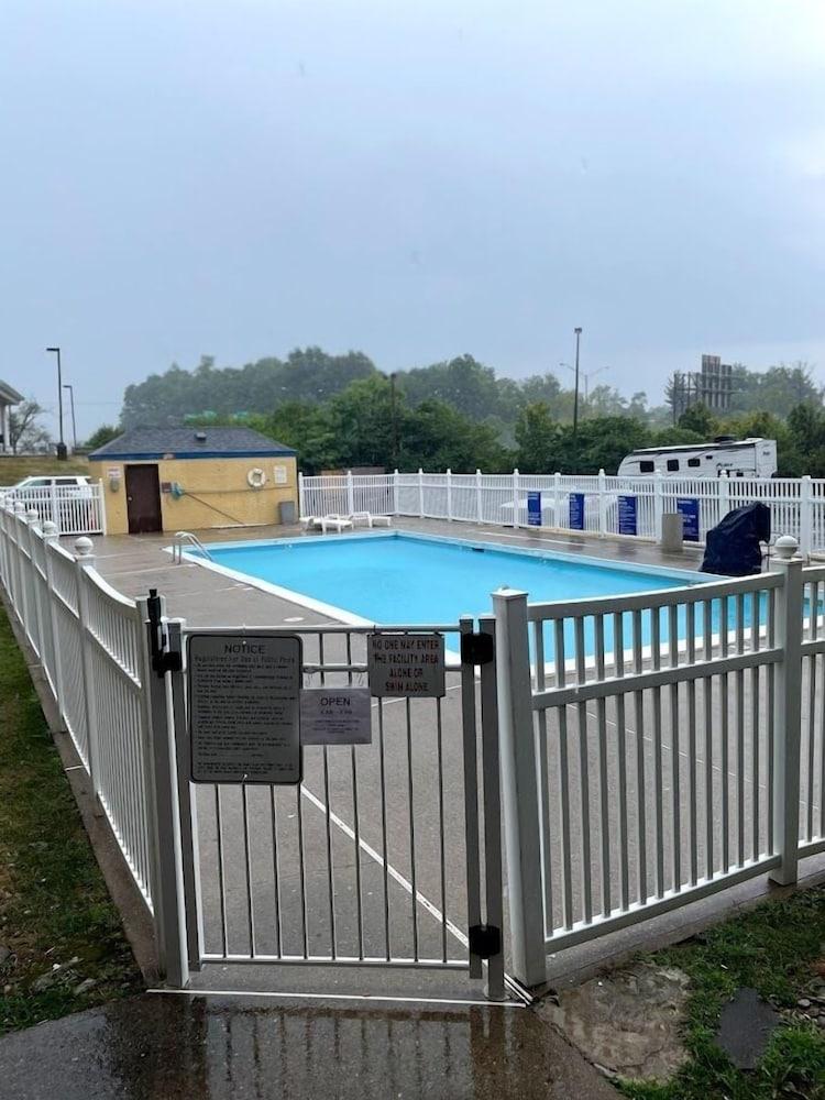 Days Inn By Wyndham Fort Wright Cincinnati Area Dış mekan fotoğraf